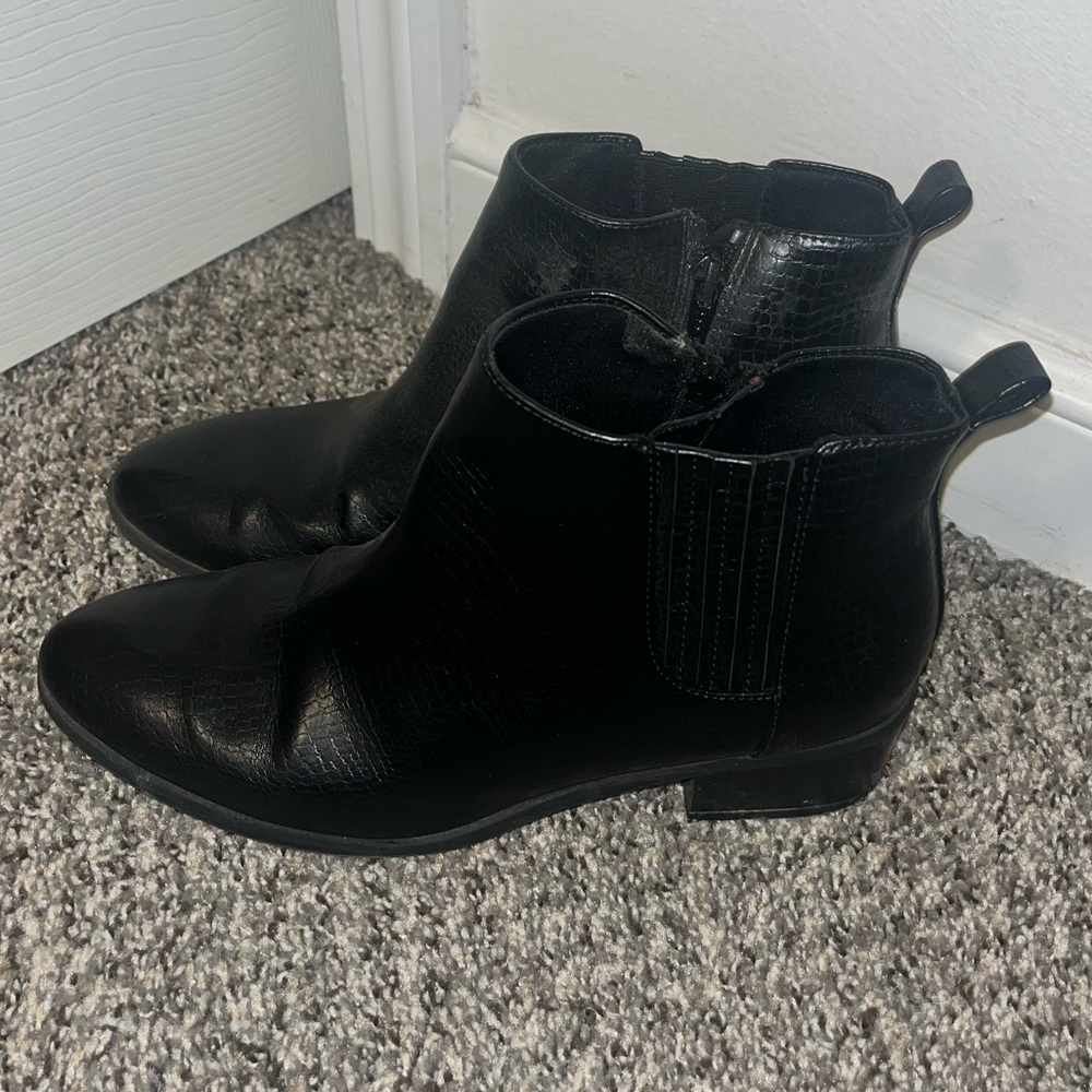 Old Navy black leather boots